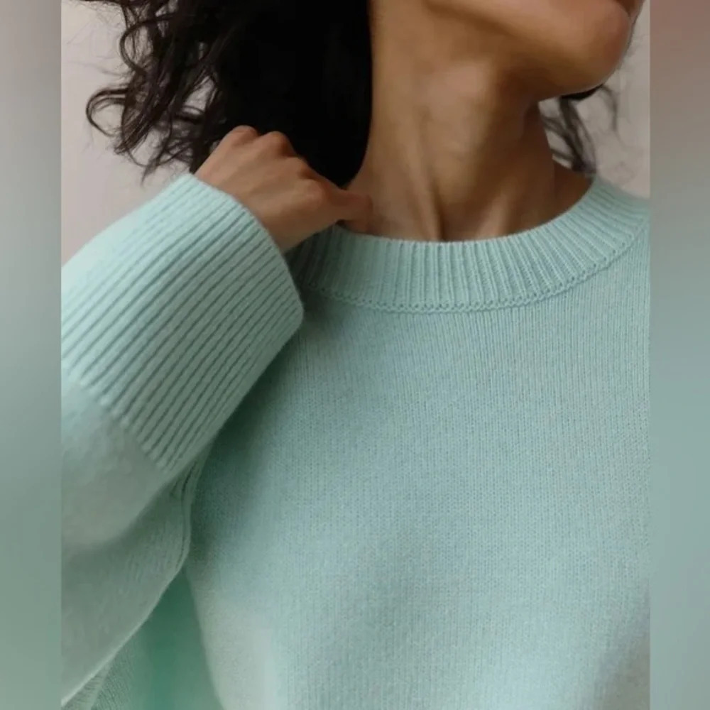 Kourt light blue sweater